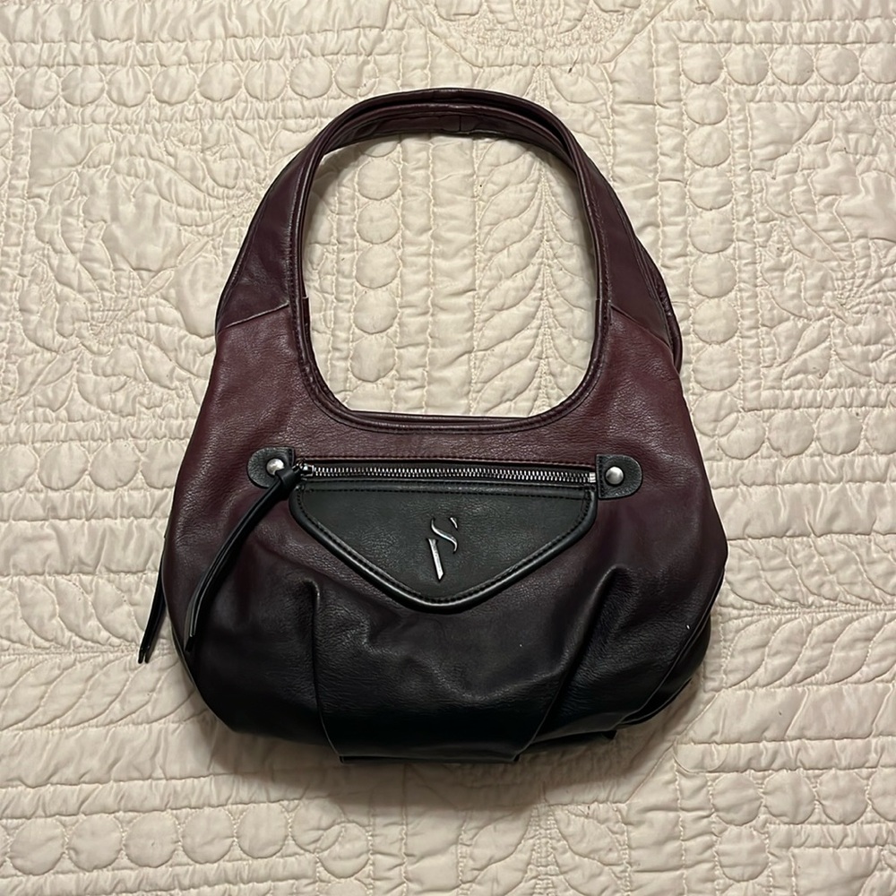 Vera Wang hobo satchel. 2 tone has several pockets. Burgundy and Black Ombré.